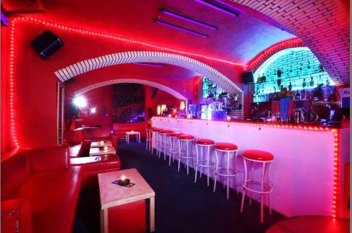 Neon Club_0