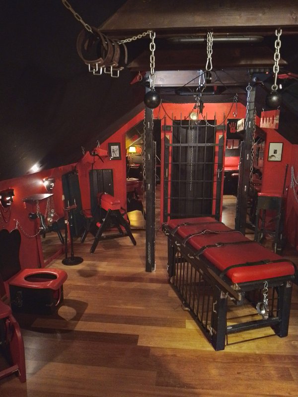 SWINGERS PARTY A MILENECKÝ AZYL NA TROJCE _3